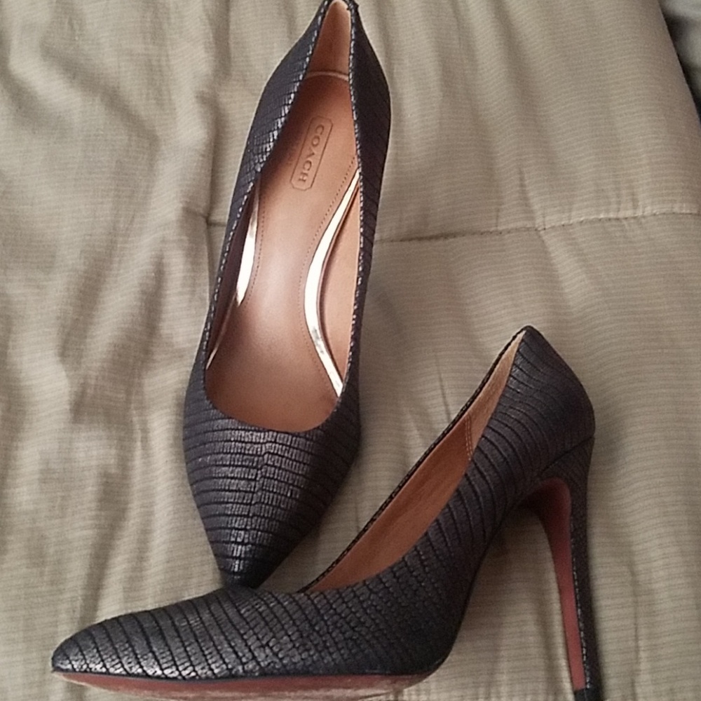 Coach pumps